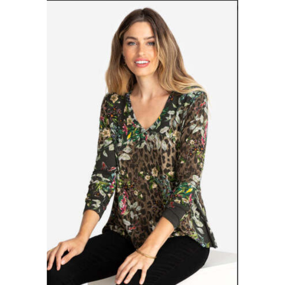 Johnny Was Ash Bird V-Neck Leopard Print Swing Tee - Size Small - NWOT - Picture 7 of 10